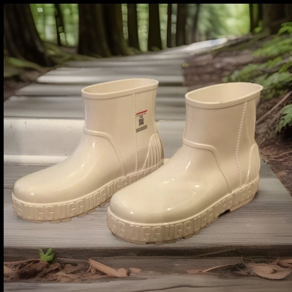 UGG NEW Bright White Rain Boot Womens Size 8 Waterproof Wool Lining Drizilta